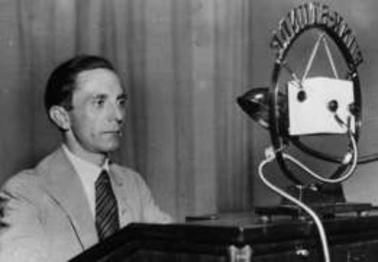 'Sabíamos quando chegava, mas depois só o víamos quando ia embora', diz Pomsel sobre Goebbels