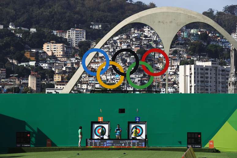 Na cobertura da prova de tiro com arco, aprendi como acompanhar a modalidade: não ficar na área aberta, tomando sol e não sabendo o resultado, mas, sim, na sala de imprensa, em lugar coberto e com televisões para seguir o placar com mais detalhes