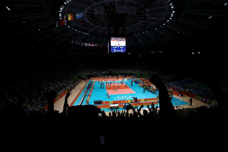 Na reta final da jornada olímpica, mesmo abatido por uma forte gripe, fui no Maracanãzinho ver a Seleção Brasileira masculina faturar o ouro no vôlei já no apagar das luzes da Rio 2016