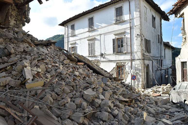 Destruição causada por terremoto na localidade de Arquata del Tronto, na região central da Itália