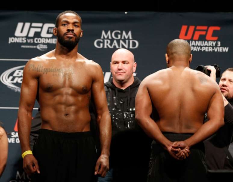 Jones foi o único atleta a derrotar DC, no UFC 182, em janeiro do ano passado - (Foto: UFC)