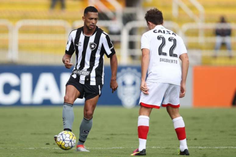 Lateral é o jogador com mais assistências do elenco no ano (Foto: Vitor Silva/SSPress/Botafogo)