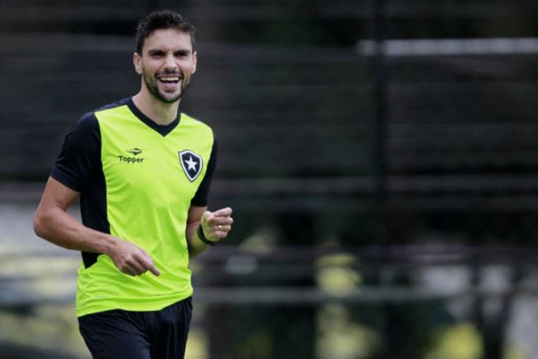 Atacante recebeu passe de Salgueiro e marcou o seu tento (Foto: Vitor Silva/SSPress/Botafogo)