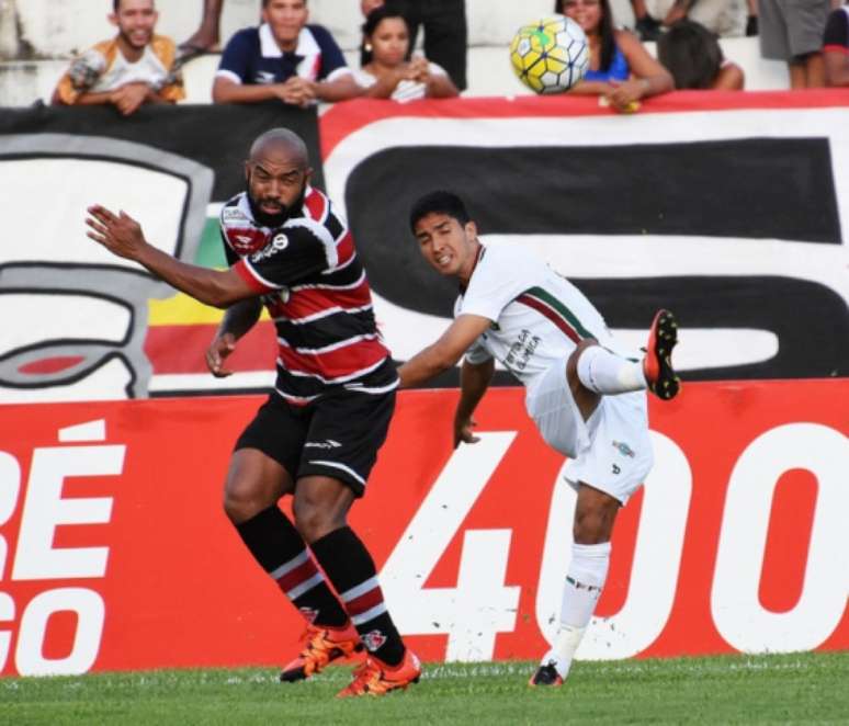 Igor Julião em ação pelo Fluminense diante do Santa Cruz, no Arruda (Foto: Mailson Santana/Fluminense F.C.)