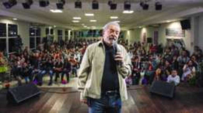 Lula deve ir ao Senado na segunda-feira para acompanhar fala de Dilma, diz senador
