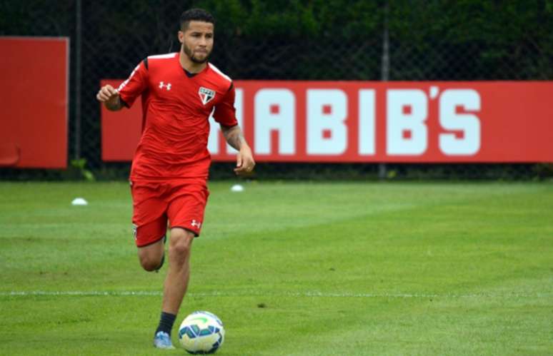 Lateral Bruno em treino do São Paulo; será desfalque nos próximos jogos (Foto: Érico Leonan/www.saopaulofc.net)