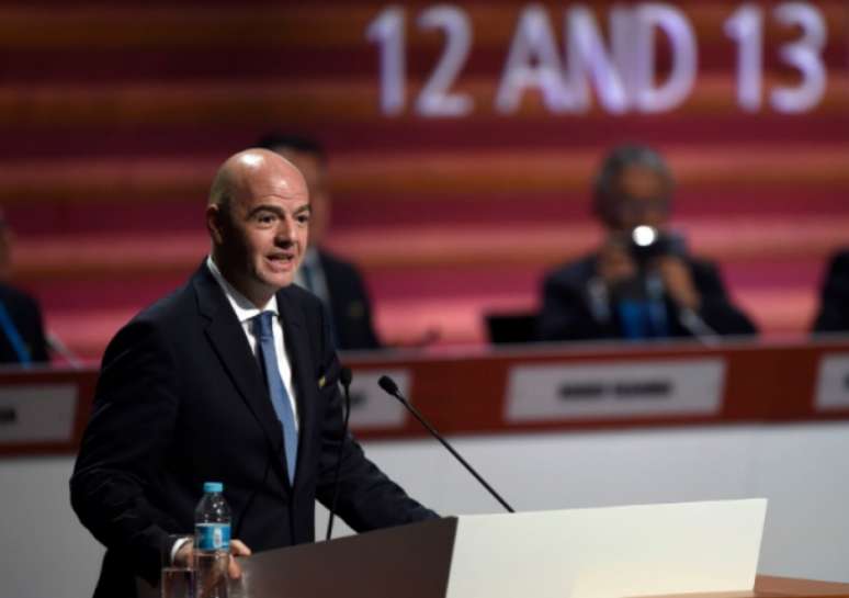 Infantino quer formar árbitros de elite com nova tecnologia (Alfredo Estrella / AFP)