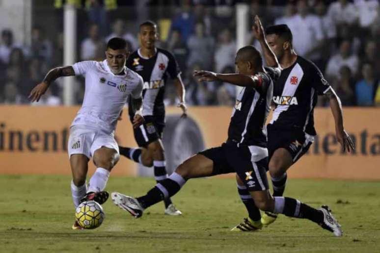 Vasco cometeu muitas falhas contra o Santos (Foto:Ivan Storti/LANCE!Press)