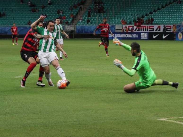 Kleber perdeu duas chances claras ainda no primeiro tempo diante do Leão. (Divulgação/Coritiba)