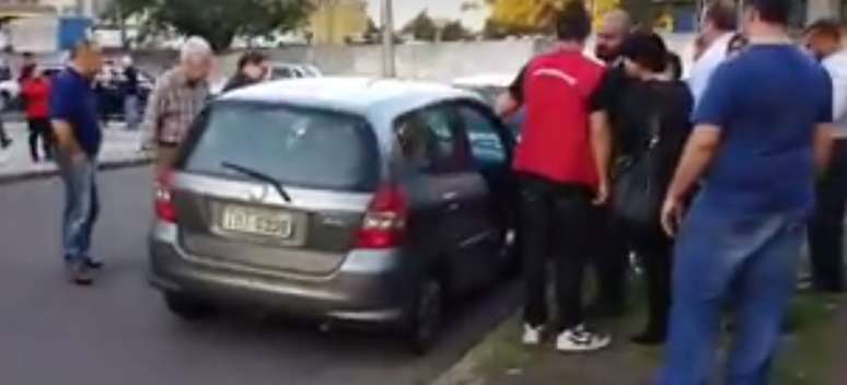 Crime aconteceu em frente à escola do filho de Cristine, na zona Norte da capital gaúcha. 