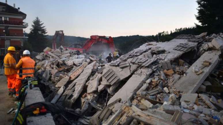 Edifícios inteiros em Amatrice foram reduzidos a escombros 