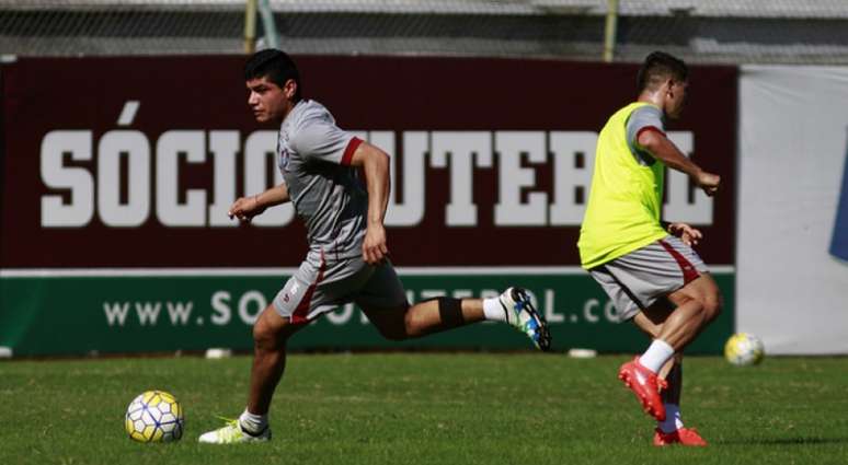Claudio Aquino chegou a treinar um tempo entre os titulares na última sexta (Foto: Nelson Perez/Fluminense F.C.)