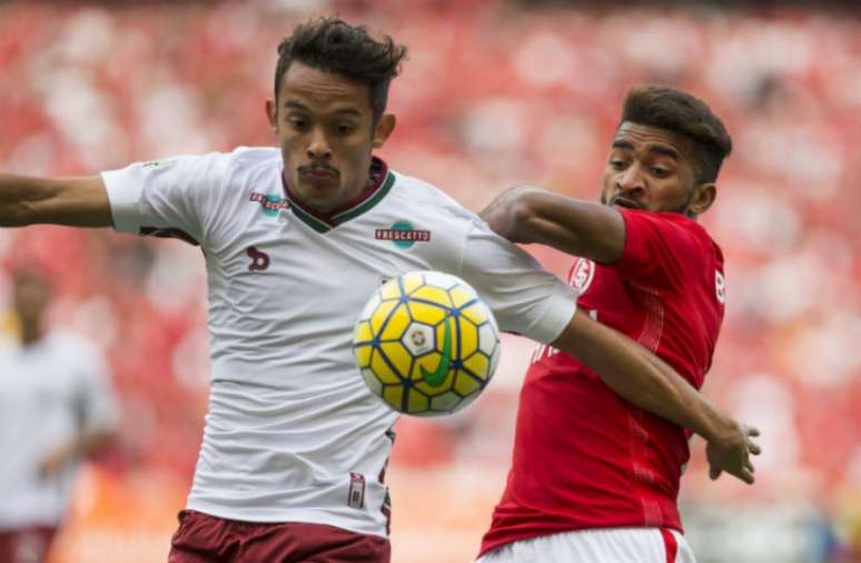 Gustavo Scarpa em ação pelo Fluminense (Foto: Jeferson Guareze/AGIF/Lancepress!)