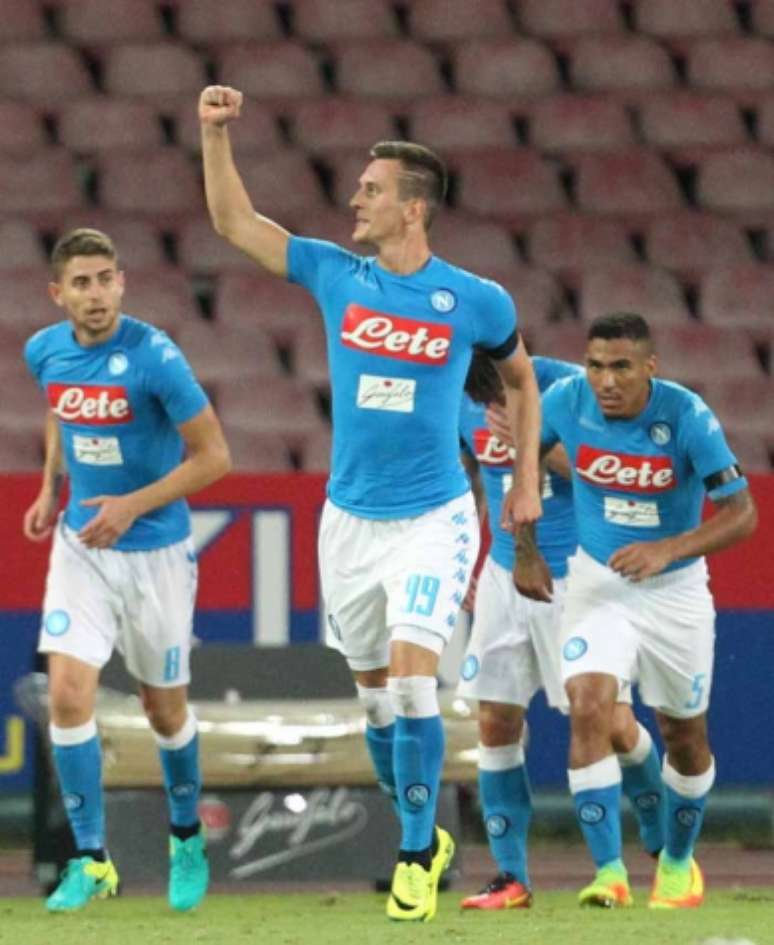 Milik foi o destaque do Napoli na vitória sobre o Milan (Foto: AFP/CARLO HERMANN)