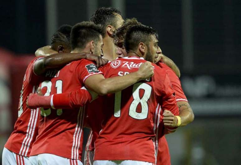 Benfica se reencontrou com a vitória, fora de casa, contra o Nacional (Foto: AFP/RUI SILVA)