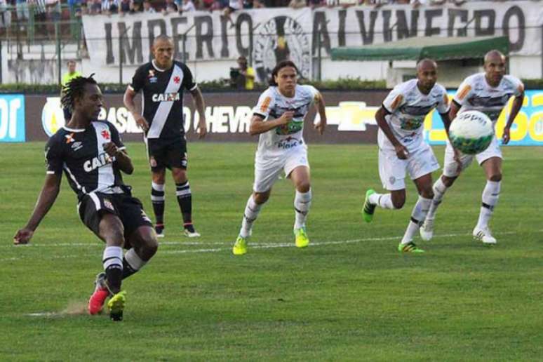 Andrezinho fez o gol de pênalti no empate do Vasco com o Tupi (Foto: Carlos Gregório Jr/Vasco.com.br)