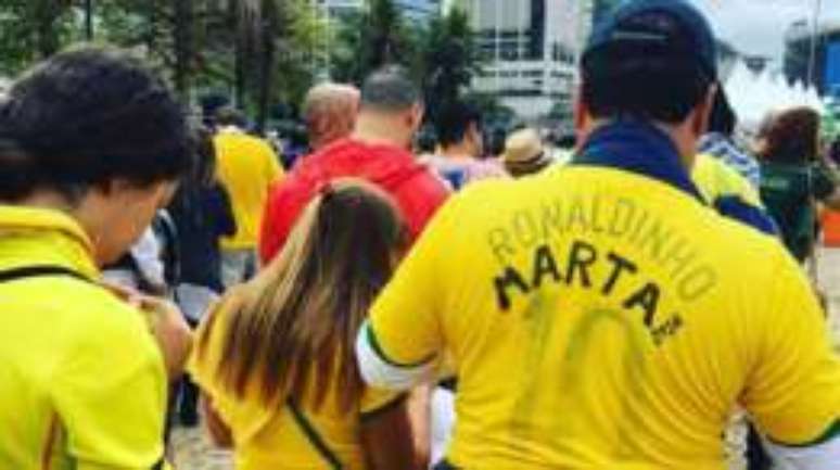 Alguns torcedores substituiram o nome de jogadores de suas camisas pelo de Marta durante os Jogos
