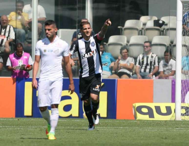 Rafael Moura fez o gol da vitória catarinense (Foto: Guilherme Dionizio/Photo Press/Lancepress!)