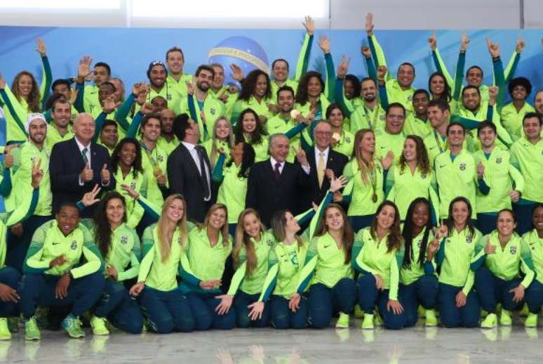 O presidente interino Michel Temer recebe os atletas olímpicos no Palácio do Planalto 