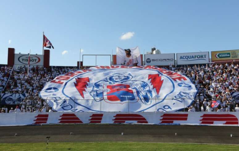 Organizada, que fica na Curva Norte, voltará para a Reta do Relógio após 10 anos. (Giuliano Gomes/PR PRESS)