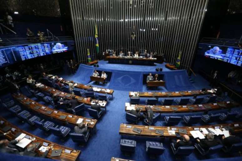 Brasília - Os senadores decidem hoje, por meio de votação nominal e com uso do painel eletrônico, se Dilma Rousseff mantém o mandato como presidente do país 