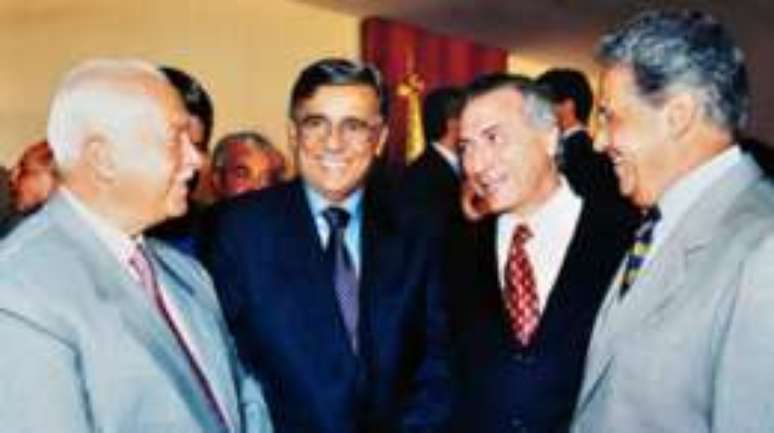 Michel Temer com Ant&ocirc;nio Carlos Magalh&atilde;es (primeiro &agrave; esq.) e Fernando Henrique Cardoso, durante os anos da gest&atilde;o do PSDB no Planalto