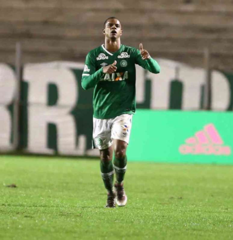 Bruno Rangel marcou duas vezes contra o Cuiabá (Foto: Geraldo Bubniak /AGB/Lancepress!)