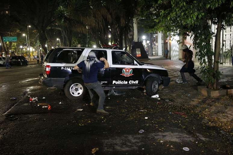 PM e manifestantes contra o impeachment entram em confronto em São Paulo