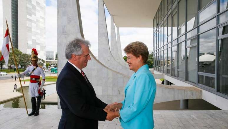 Dilma Rousseff durante encontro com o Presidente do Uruguai, Tabaré Vázquez, em Brasília, no ano passado