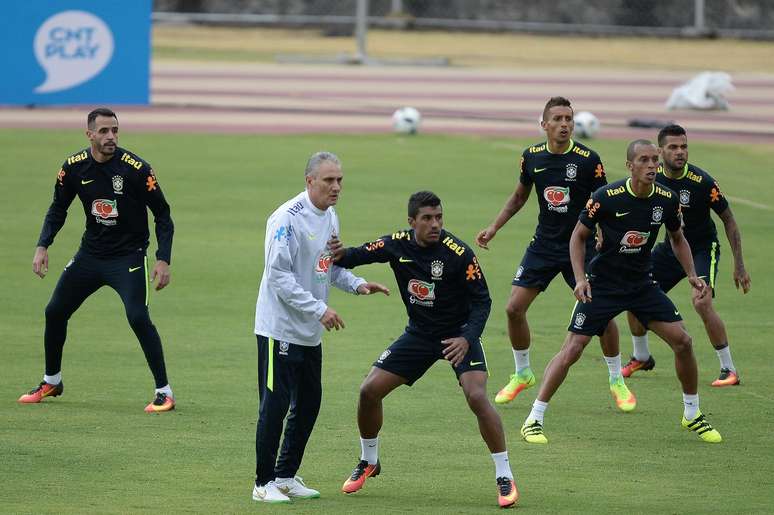 Tite comanda treino da Seleção Brasileira em Quito, no Equador