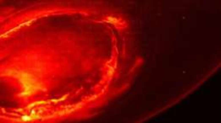 Imagem em infravermelho da aurora do polo sul - algo que nenhum telescópio conseguiu registrar