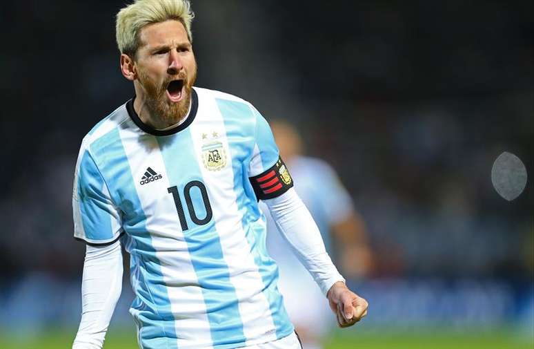 Em sua reestreia na seleção da Argentina, Messi marcou o gol da vitória sobre o Uruguai, pelas Eliminatórias