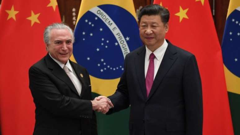 Em primeiro encontro bilateral, presidente brasileiro diz querer intensificar "sólida relação que foi construída ao longo do tempo" com a China