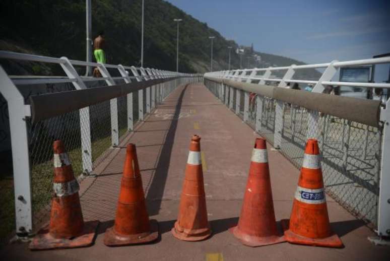 Interdição após desabamento de parte da ciclovia Tim Maia, na Avenida Niemeyer