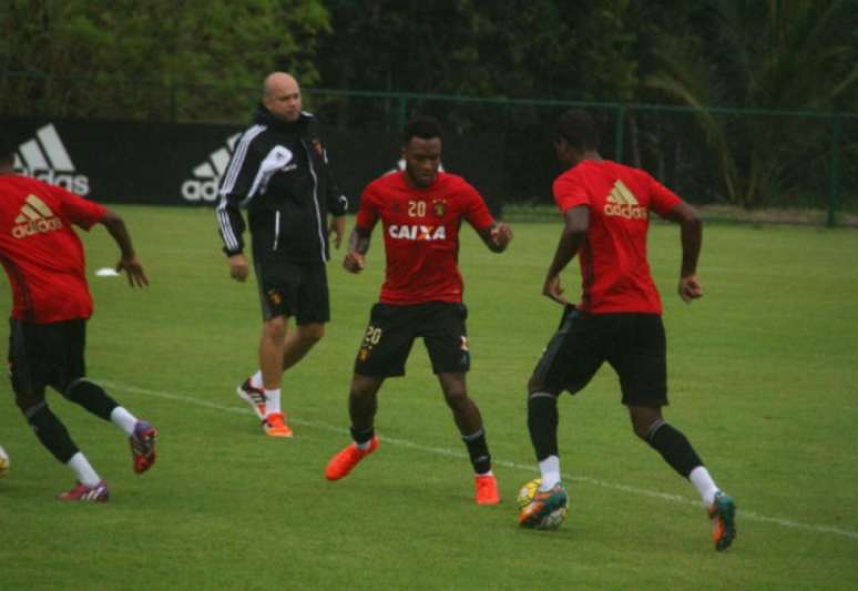 Costarriquenho evoluiu bem de edema na coxa esquerda e pode voltar contra o Corinthians (Foto: Divulgação/Site Oficial do Sport Recife)