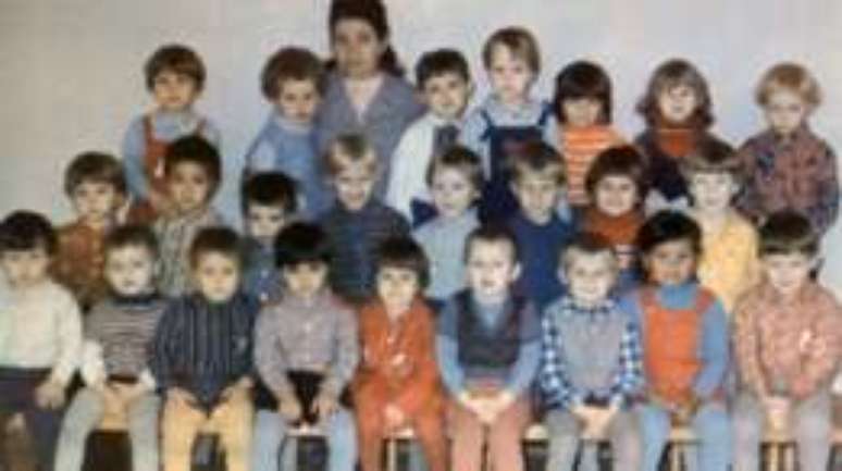 Farhiya (primeira fileira, segunda a partir da direita) diz que sempre teve orgulho de suas origens e se sentia especial