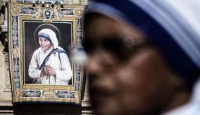 Madre Teresa de Calcut&aacute; foi canonizada quase 20 anos ap&oacute;s sua morte