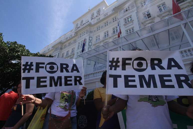 Ato ocorre menos de uma semana do impeachment da ex-pesidente Dilma Rousseff, pelo Senado, que levou seu  ex-vice a assumir o governo. Outras manifestacoes populares estão marcadas em varias cidades do pais.