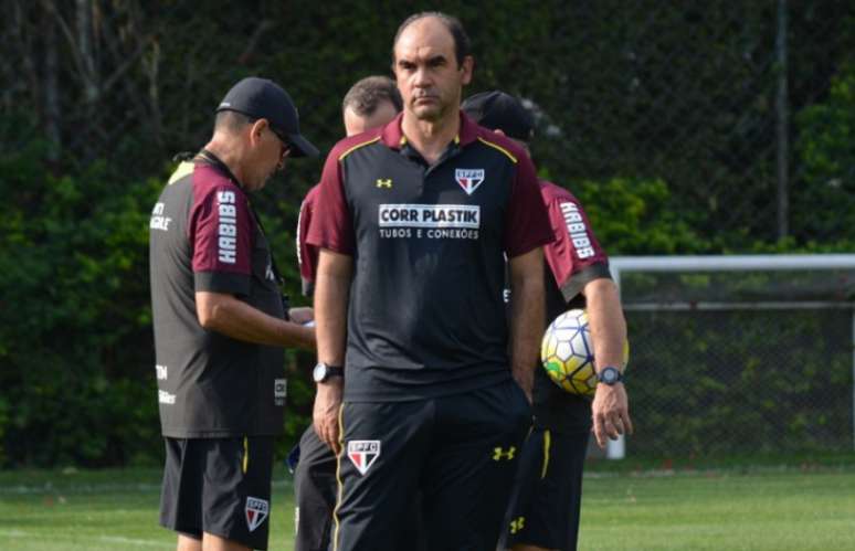 O técnico Ricardo Gomes, durante treino do São Paulo no CT (Foto: Ana Luiza Rosa/saopaulofc.net)