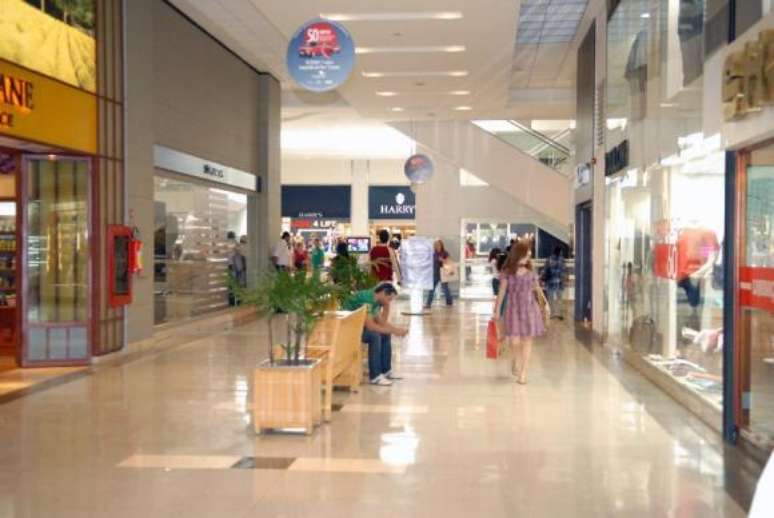 Brasília - Mesmo com o movimento do Dia dos Pais, o comércio varejista registrou retração de 0,9% em agosto na comparação com julho 