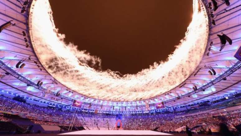 Fogos iluminaram o Maracanã, palco de abertura dos Jogos Paralímpicos do Rio
