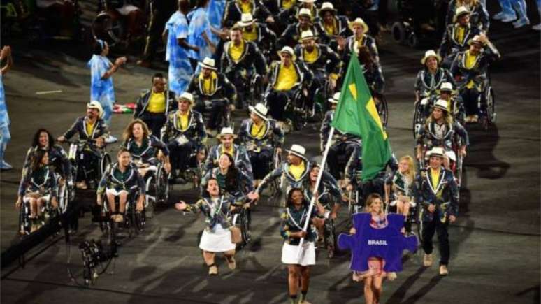 Apesar da primeira edição da Paralimpíada ter ocorrido em 1960, na Itália, a Alemanha já tinha clubes de esportes para surdos desde 1888