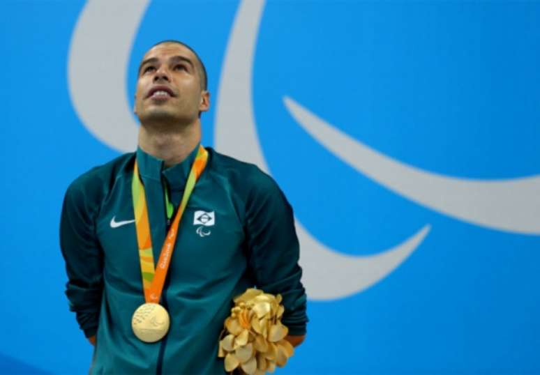 Daniel Dias com mais uma medalha dourada no peito