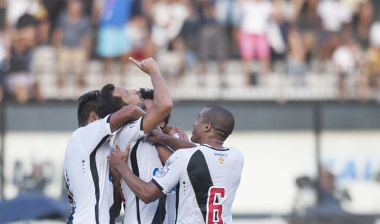 Vasco derrotou o Oeste e acabou com jejum (Foto: Armando Paiva/AGIF/Lancepress!)