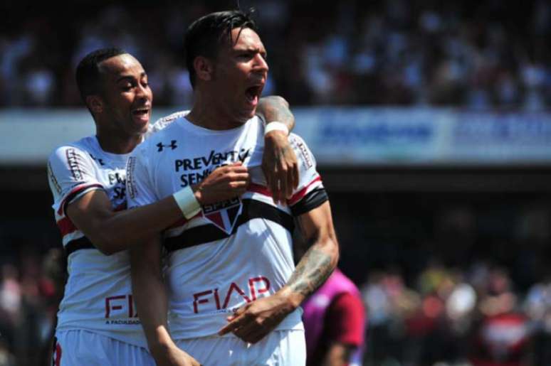 Chavez comemora gol contra o Figueirense neste domingo (Foto:Maurício Rummens/Lancepress!)