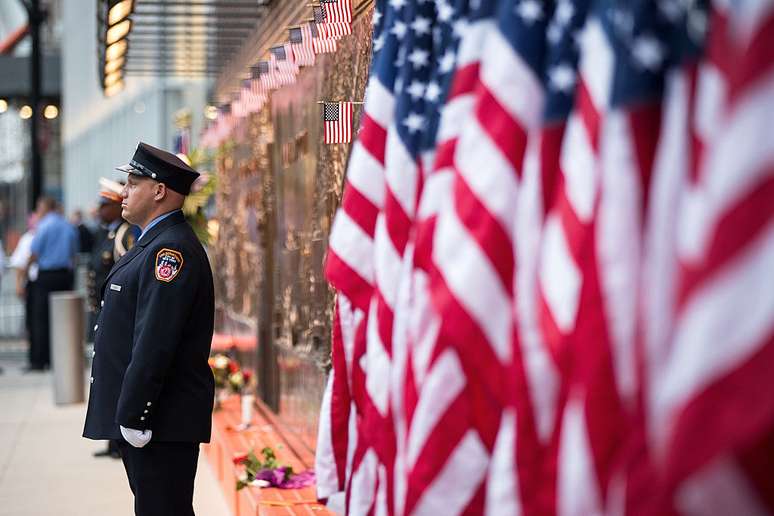 Cidade de Nova York relembra os atentados de 2001 e homenageia os mortos