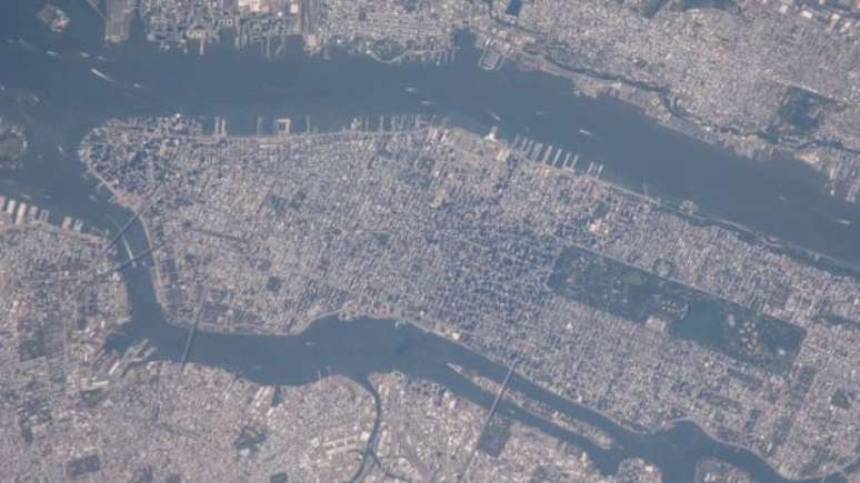 Esta foto foi feita da Estação Espacial Internacional em agosto de 2014 e mostra Manhattan como está atualmente.