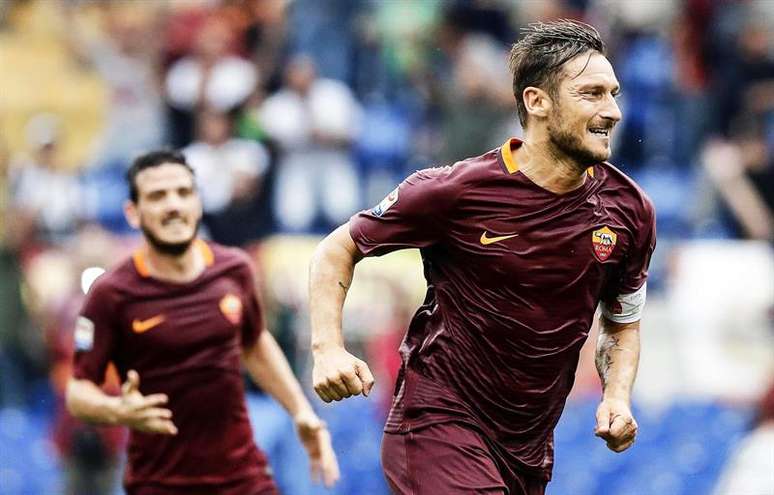 Totti, o "Il Bimbo d'Oro", brilhou na vitória da Roma