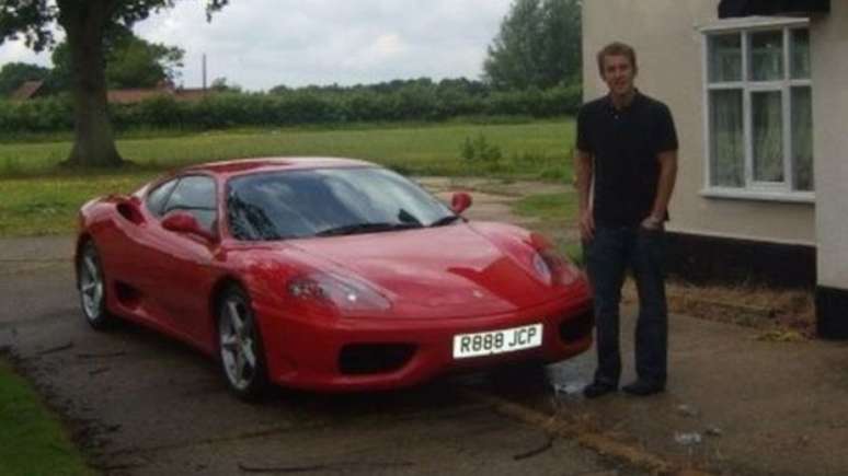 Não são muitos os jovens de vinte e poucos anos que conseguem comprar uma Ferrari
