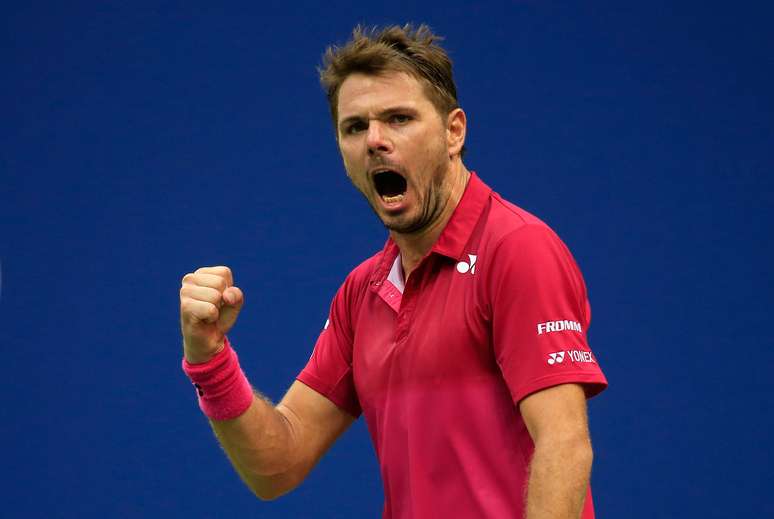 Wawrinka comemora um de seus pontos no duelo contra Djokovic na final do Aberto dos EUA